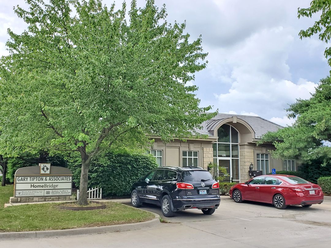 1201 NW North Ridge Dr, Blue Springs, MO 64015